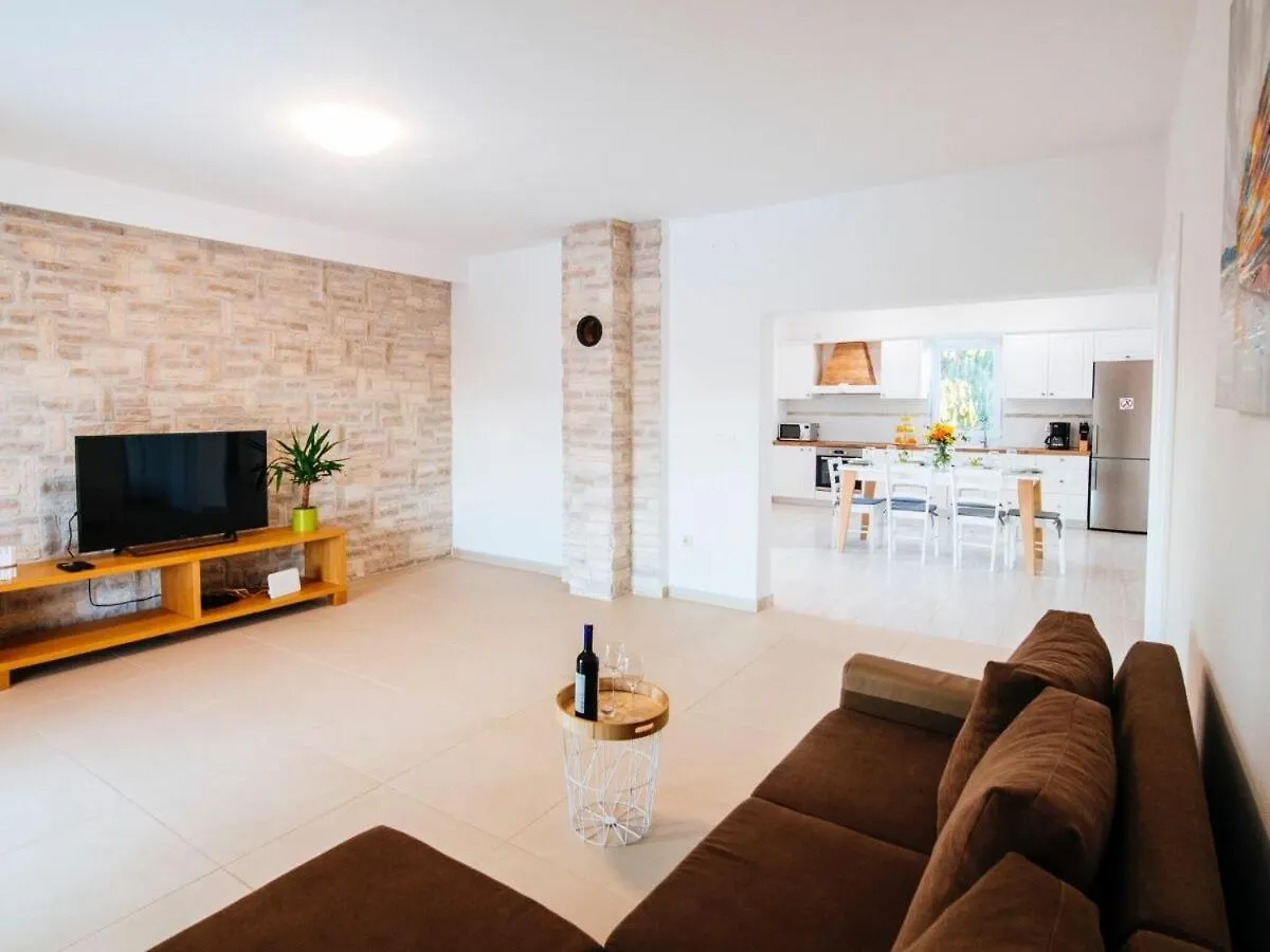 Holiday Home Ana Dreams - By Ta Leut Agency Привлака Хорватия